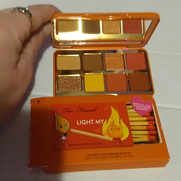 Too Faced Other - Too faced light my fire palette smells like cinnamon hearts